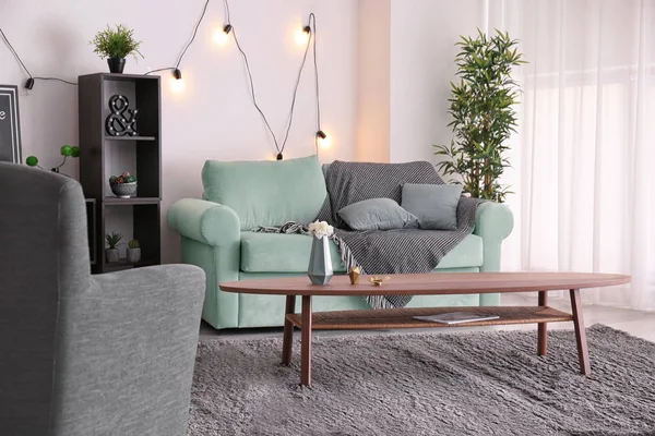 Elegante Sala Estar Interior Com Confortável Sofá Mesa — Fotografia de Stock