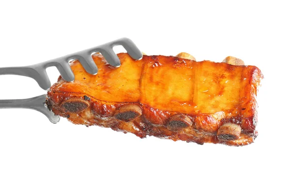 Pincet Met Heerlijke Gegrilde Tussenribstuk Witte Achtergrond — Stockfoto