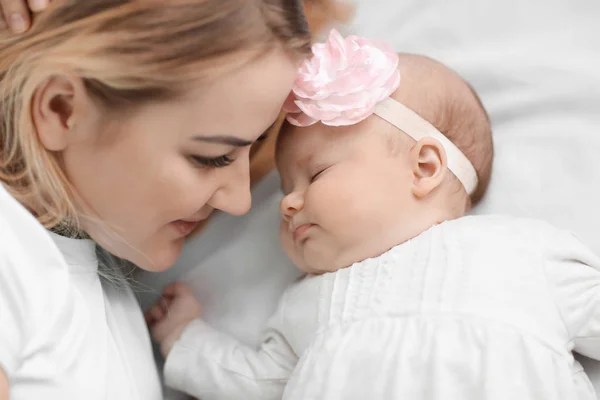 Mother with baby sleeping on bed — Stock Photo, Image