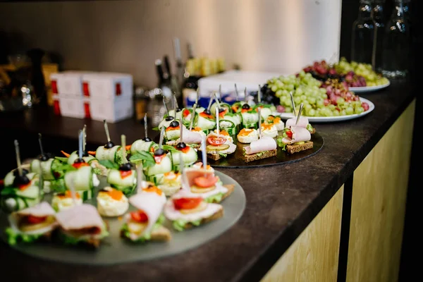 Canape with ham, tomato and cucumber on the bar — Stock Photo, Image