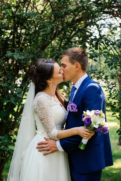 Happy Bride Groom Hugging Kissing Park Outdoors Copy Space Wedding — Stock Photo, Image