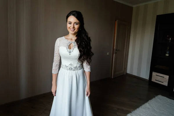 Hermosa Joven Novia Vestido Blanco Esperando Novio Interior Elegante Encantadora — Foto de Stock