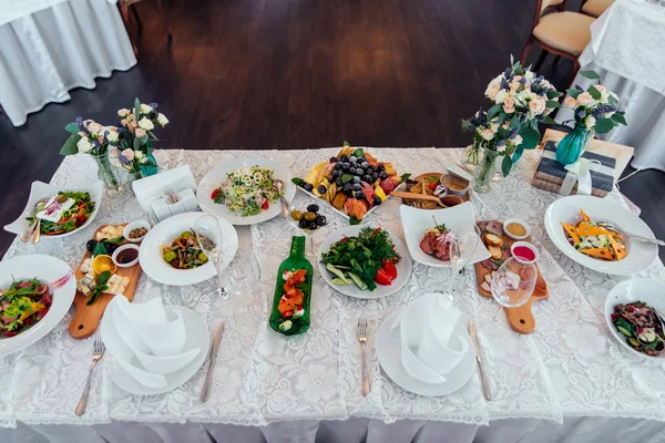 Instelling Van Tabel Tabel Diende Voor Bruiloft Witte Servet Een — Stockfoto
