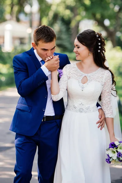 Groom Kisses Bride Hand While Bride Looks Him Wedding Couple — Stock Photo, Image