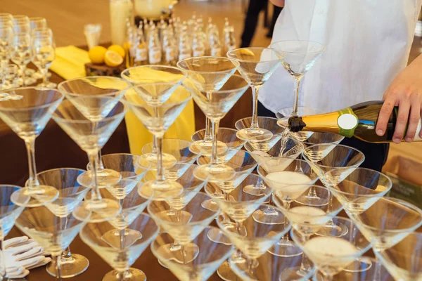 Pyramid Glasses Champagne Wedding Party Champagne Glass Pyramid Male Bartender — Stock Photo, Image
