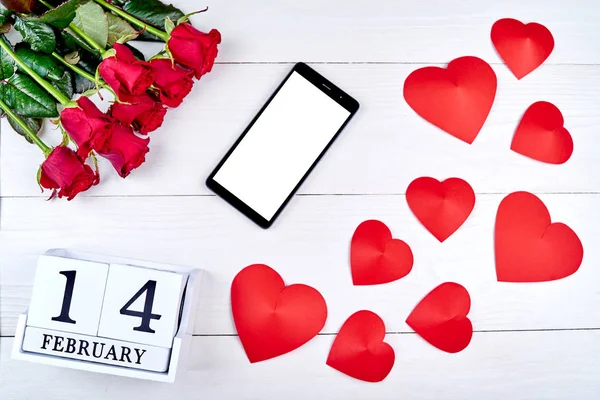 Valentijnsdag Achtergrond Met Boeket Van Rode Rozen Cellphone Met Leeg — Stockfoto