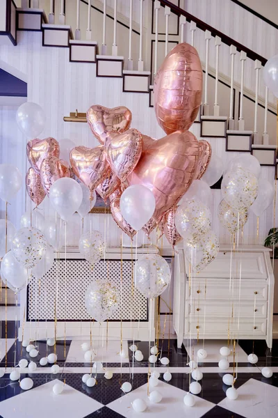 Wedding or birthday photo zone with pink and white balloons indoors, copy space. Holiday party decoration. Colorful balloons background — 스톡 사진