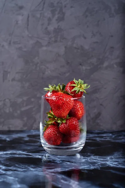 Red Ripe Strawberries Glass Bowl Gray Table Background Copy Space — Stock Photo, Image