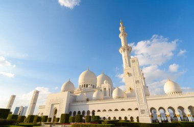 ABU DHABI, BAE - 24 Ocak 2017: Abu Dabi 'deki ünlü Şeyh Zayed Büyük Camii