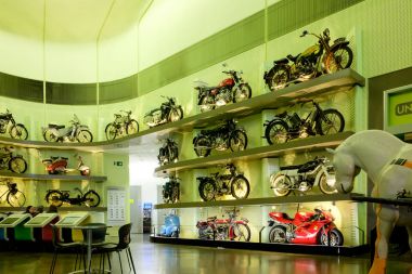 Klasik araba koleksiyonu Riverside Müzesi Glasgow Harbour, İskoçya.