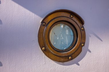 pirinç Lombar arma direkleri ipleri ve geleneksel yelkenli gemi üzerinde kalır