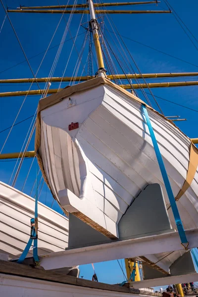 Barcos salva-vidas em Tall Ship Glenlee do Museu Riverside, Museu de Transporte de Glasgow . — Fotografia de Stock