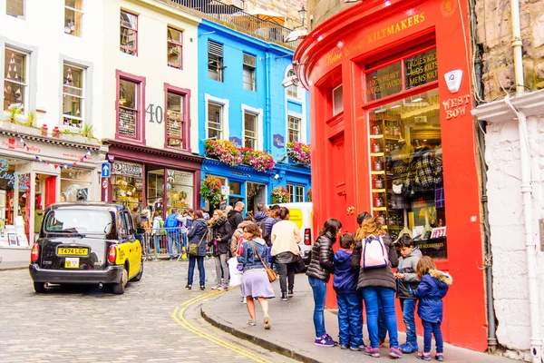 Victoria Street, eski kasaba Edinburgh, Scotland renkli binalar.