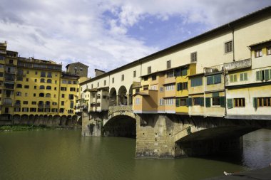 Floransa 'daki ünlü ve sıra dışı Ponte Vecchio.