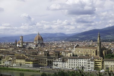 Baharda güzel Floransa 'nın çatı manzarası