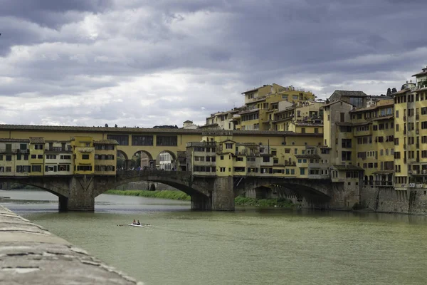 Floransa 'daki ünlü ve sıra dışı Ponte Vecchio.