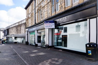 Kendal Cumbria UK 6 Nisan 2020 Kendal İngiltere 'deki Beales Alışveriş Merkezi' ni kapattı.