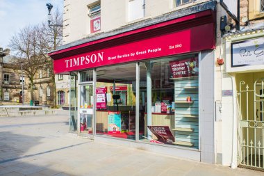 BİRLİK KINGDOM, LANCASTER - 9 HAZİRAN 2020 Timpson mağazası Pazar meydanının köşesinde