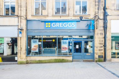 UNITED KINGDOM, LANCASTER - 9 Nisan 2020 Greggs İngiltere 'deki en büyük fırın zinciri.