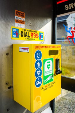 Beetham 'daki defibrilatör İngiltere' deki eski BT telefon kulübesinde.