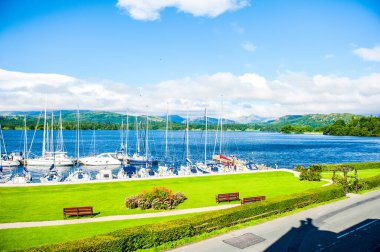 Windermere, Birleşik Krallık, Cumbria 'daki Low Wood Bay Lake District limanı. İngiltere
