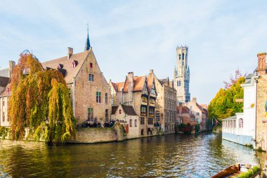 Belguim Bruges 30 Ekim 2016 Kanal ve Ortaçağ evleri. Bruges Brugge
