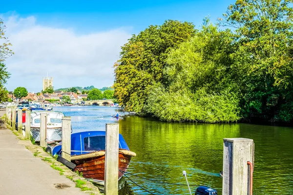 Thames Nehri üzerindeki tekneler Henley-on-Thames, Oxfordshire, Birleşik Krallık