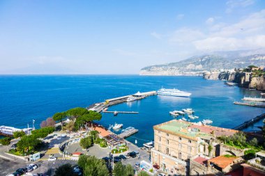 Sorrento şehrinin havadan görünüşü, amalfi kıyısı, İtalya Avrupa