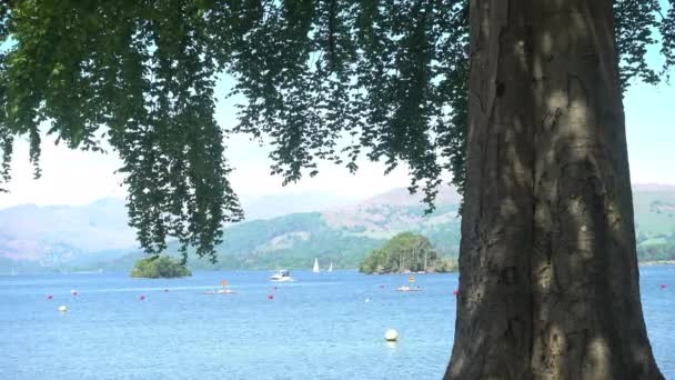 4K. Vídeo de Windermere, na marinha de Bowness-on-Windermere, Lake District, Inglaterra . — Vídeo de Stock