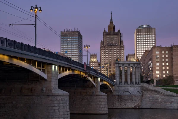 Міст Borodinsky та Міністерства закордонних справ Русі Ліцензійні Стокові Фото