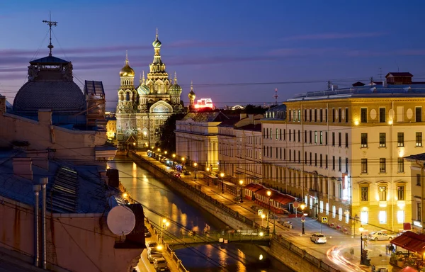 Kerk van de Verlosser op het bloed in Sint-petersburg — Stockfoto