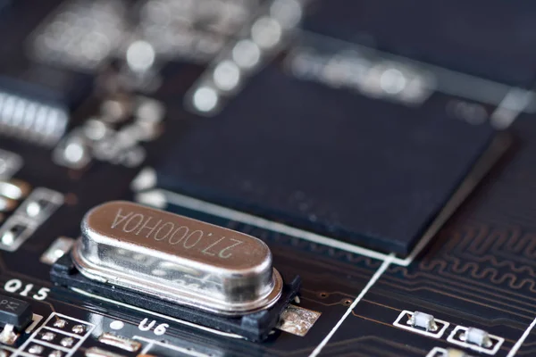 Electronic oscillator circuit on motherboard — Stock Photo, Image