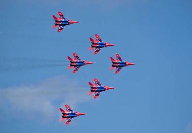Rus akrobasi ekran takım ebabiller elmas oluşumu