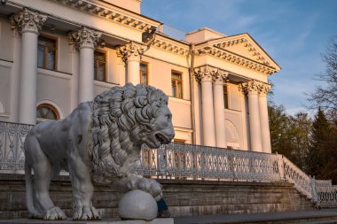 Yelagin Palace, Saint-Petersburg yakınındaki Aslan'ın heykel