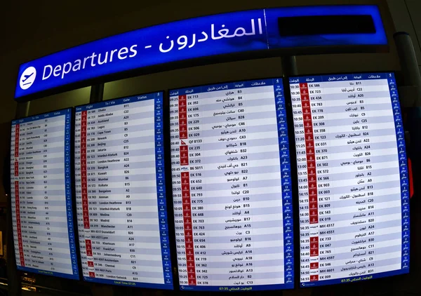 Departures timetable in Dubai airport — Stock Photo, Image