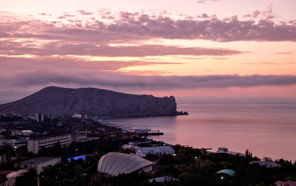 日の出前に、の Sudak 湾 — ストック写真