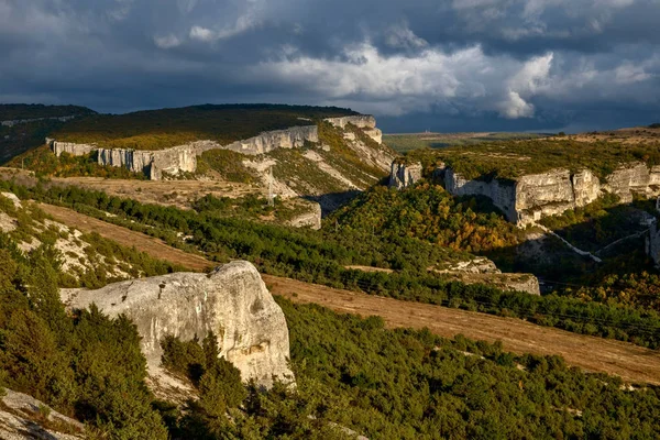 Besh-Kosh mountain near by Bakhchisaray, Crimea — Stock Photo, Image