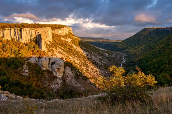 Besh-Kosh mountain near by Bakhchisaray, Crimea — Stock Photo, Image