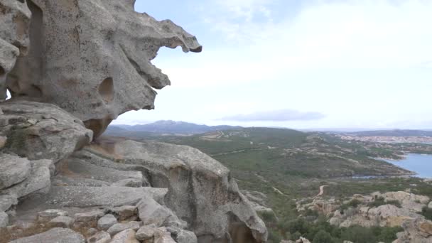 Visa från Bear rock på Sardinien. — Stockvideo