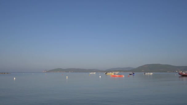 Playa vacía por la mañana, Alghero Cerdeña . — Vídeo de stock