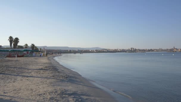 Tom beach på morgonen, Alghero Sardinien. — Stockvideo