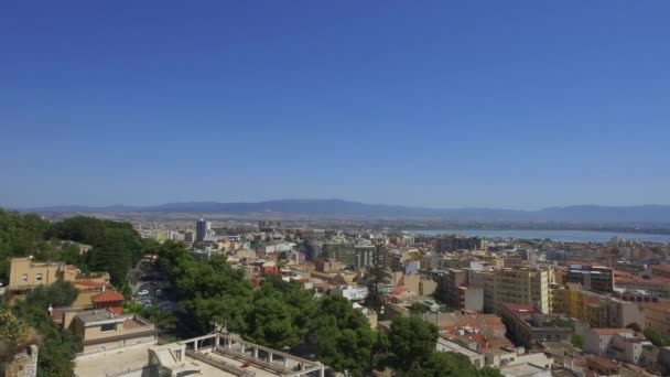 Panorama miasta Cagliari, Sardynia. Materiał filmowy UHD. — Wideo stockowe