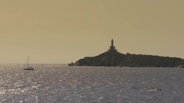 Faro en Cerdeña. Imágenes de UHD . — Vídeo de stock