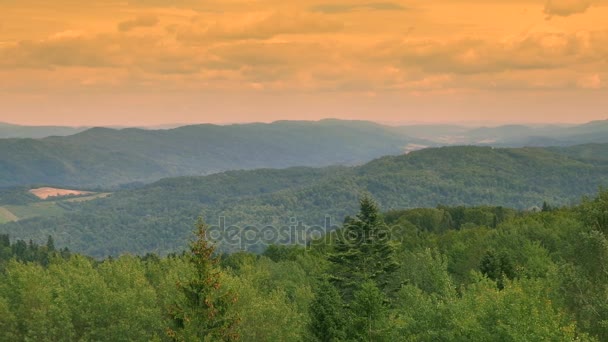 Bellissimo paesaggio di montagne. — Video Stock