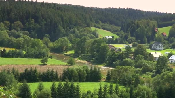 Little village in the middle of green hills. — Stock Video