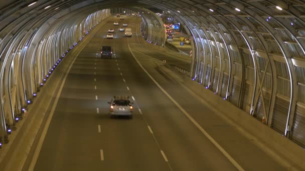 Onhighway nowoczesny tunel w Warszawie. — Wideo stockowe