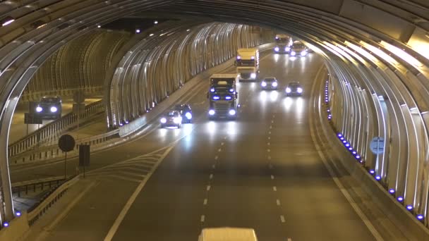 Moderno túnel en autopista en Varsovia . — Vídeo de stock