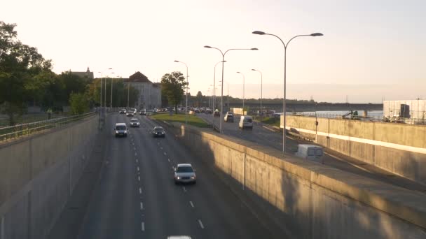 Trafik i staden — Stockvideo