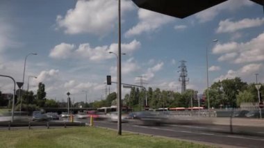 Varşova sokaklarında acele saat sırasında. 