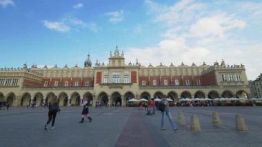 Cracow Pazar yaz aylarında meydanında. 
